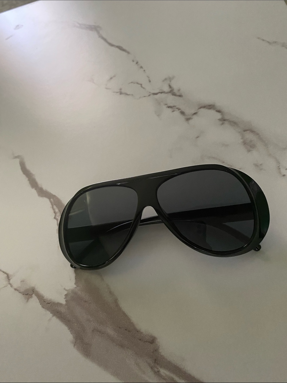 Men's Black Aviator Sunglasses - Classic UV Protection